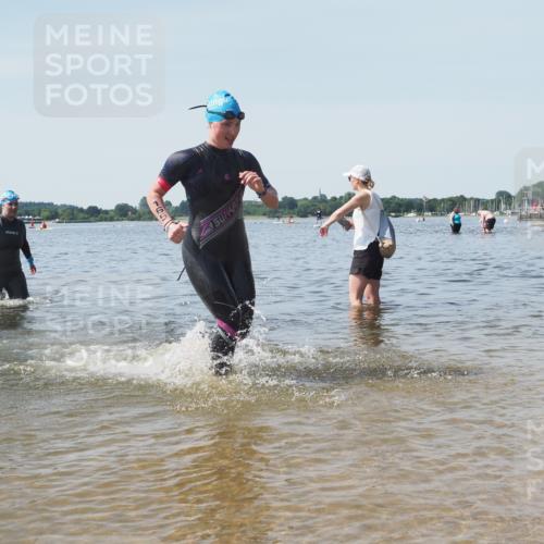22.06.2025 - Viking Triathlon KatJ http://msf.ph/oto/8123152 22.06.2025 10:53:19 Schwimmen 165, 201, 241, 319 meine-sportfotos.de