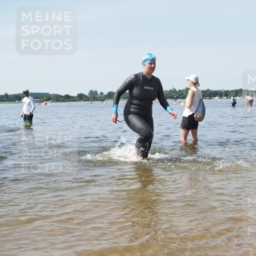 22.06.2025 - Viking Triathlon KatJ http://msf.ph/oto/8123182 22.06.2025 10:53:23 Schwimmen 165, 201, 241, 319 meine-sportfotos.de