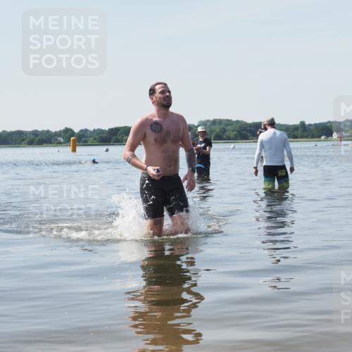 22.06.2025 - Viking Triathlon KatJ http://msf.ph/oto/8123417 22.06.2025 10:54:54 Schwimmen 305 meine-sportfotos.de