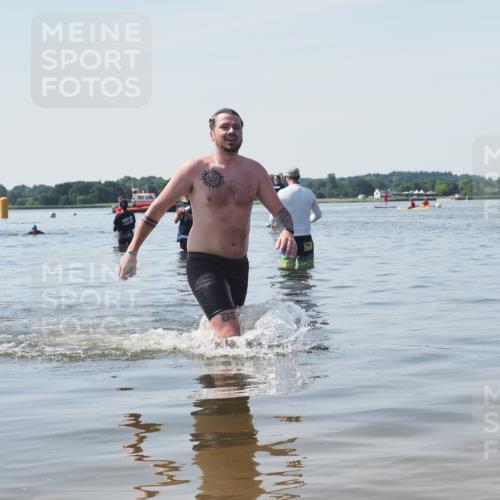 22.06.2025 - Viking Triathlon KatJ http://msf.ph/oto/8123428 22.06.2025 10:54:55 Schwimmen 305 meine-sportfotos.de