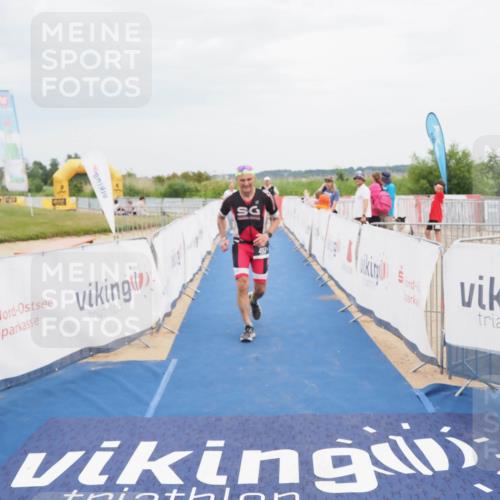 22.06.2025 - Viking Triathlon MichiJ http://msf.ph/oto/8123576 22.06.2025 17:09:41 Ziel 246, 493 meine-sportfotos.de