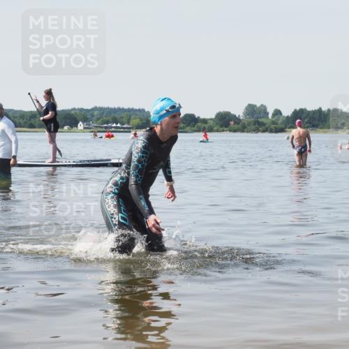 22.06.2025 - Viking Triathlon KatJ http://msf.ph/oto/8123635 22.06.2025 10:56:23 Schwimmen 499 meine-sportfotos.de