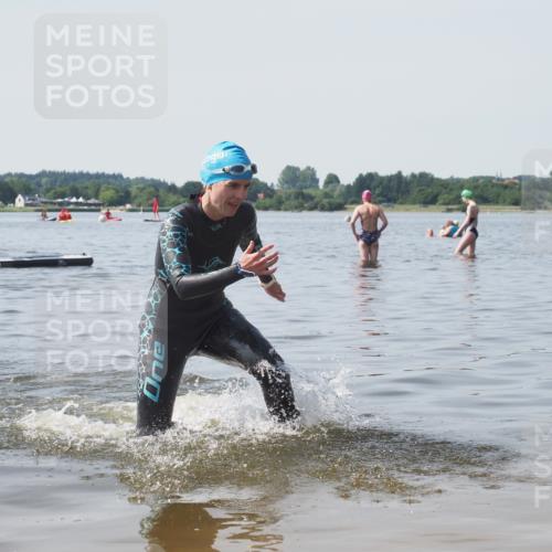 22.06.2025 - Viking Triathlon KatJ http://msf.ph/oto/8123647 22.06.2025 10:56:24 Schwimmen 499 meine-sportfotos.de