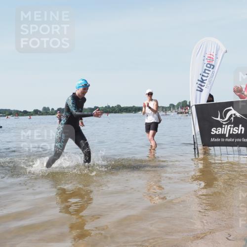 22.06.2025 - Viking Triathlon KatJ http://msf.ph/oto/8123660 22.06.2025 10:56:25 Schwimmen 499 meine-sportfotos.de