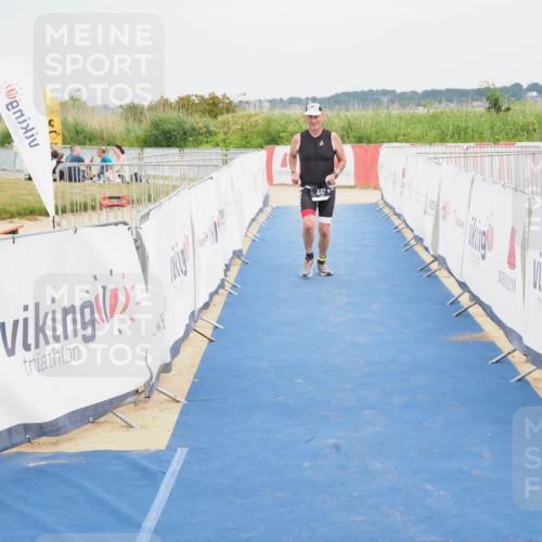 22.06.2025 - Viking Triathlon MichiJ http://msf.ph/oto/8124057 22.06.2025 17:18:01 Ziel 447 meine-sportfotos.de