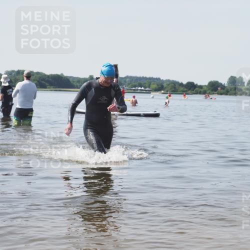 22.06.2025 - Viking Triathlon KatJ http://msf.ph/oto/8124110 22.06.2025 10:59:07 Schwimmen 222, 234 meine-sportfotos.de