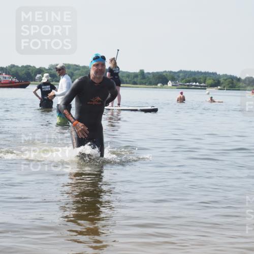 22.06.2025 - Viking Triathlon KatJ http://msf.ph/oto/8124306 22.06.2025 10:59:30 Schwimmen 459, 476 meine-sportfotos.de