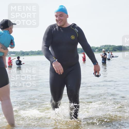 22.06.2025 - Viking Triathlon KatJ http://msf.ph/oto/8124555 22.06.2025 11:06:21 Schwimmen 303 meine-sportfotos.de