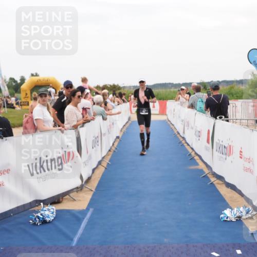 22.06.2025 - Viking Triathlon MichiJ http://msf.ph/oto/8127981 22.06.2025 15:25:43 Ziel 427 meine-sportfotos.de