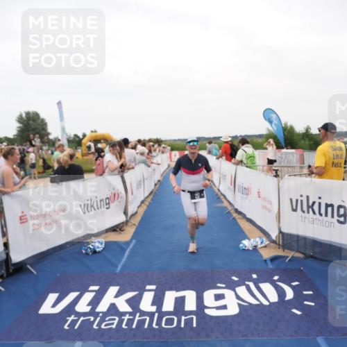 22.06.2025 - Viking Triathlon MichiJ http://msf.ph/oto/8130205 22.06.2025 15:30:13 Ziel 217 meine-sportfotos.de