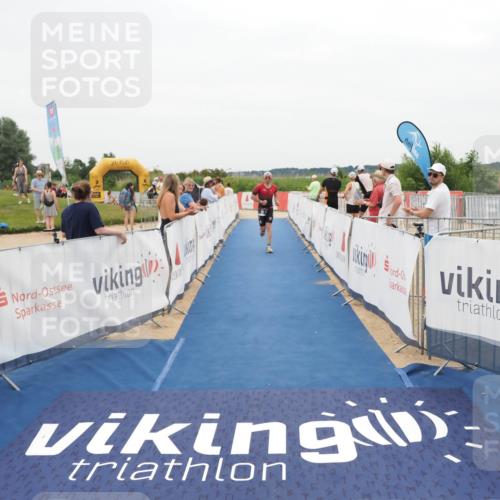 22.06.2025 - Viking Triathlon MichiJ http://msf.ph/oto/8132372 22.06.2025 15:45:07 Ziel 465, 511 meine-sportfotos.de