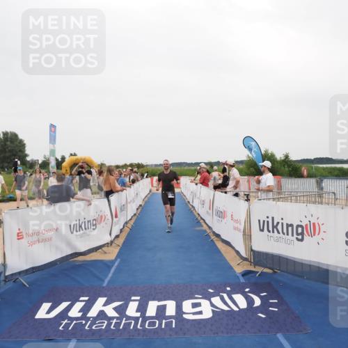 22.06.2025 - Viking Triathlon MichiJ http://msf.ph/oto/8132594 22.06.2025 15:46:52 Ziel 335, 456 meine-sportfotos.de