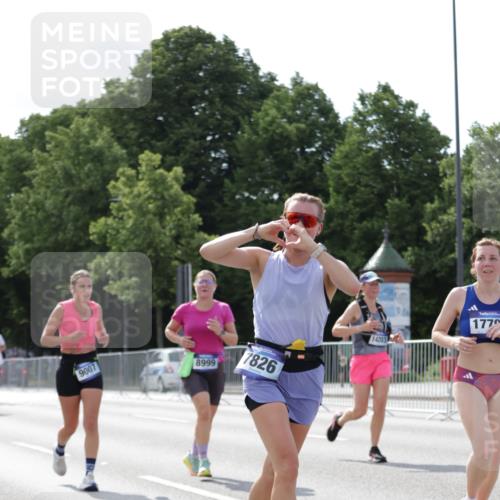 29.06.2025 - hella hamburg halbmarathon Jannik Wohlers http://msf.ph/oto/8139633 29.06.2025 10:04:45 Lombardsbrücke 1863, 2424, 3071, 3413, 3578, 4220, 6059, 6907, 6908, 7302, 7826, 8089, 8999, 9007, 9165, 11595, 13327, 13717, 14203, 16134, 16478, 17112, 17707, 17818, 18189, 18556, 18616, 18617, 19034 meine-sportfotos.de
