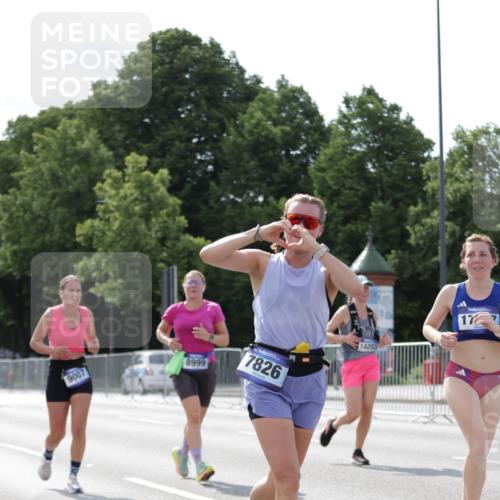 29.06.2025 - hella hamburg halbmarathon Jannik Wohlers http://msf.ph/oto/8139636 29.06.2025 10:04:45 Lombardsbrücke 1863, 2424, 3071, 3413, 3578, 4220, 6059, 6907, 6908, 7302, 7826, 8089, 8999, 9007, 9165, 11595, 13327, 13717, 14203, 16134, 16478, 17112, 17707, 17818, 18189, 18556, 18616, 18617, 19034 meine-sportfotos.de