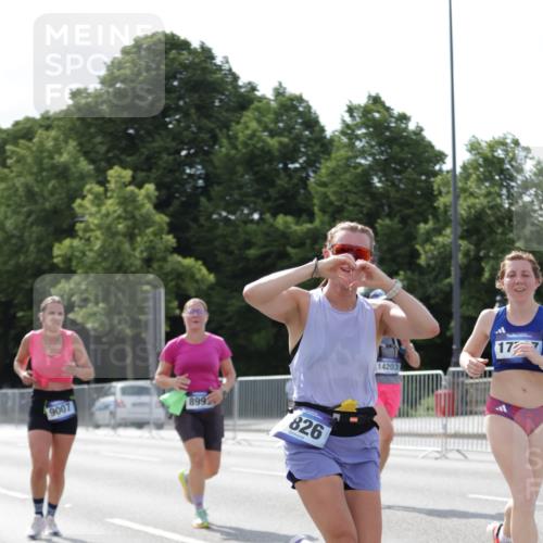 29.06.2025 - hella hamburg halbmarathon Jannik Wohlers http://msf.ph/oto/8139643 29.06.2025 10:04:45 Lombardsbrücke 1863, 2424, 3071, 3413, 3578, 4220, 6059, 6907, 6908, 7302, 7826, 8089, 8999, 9007, 9165, 11595, 13327, 13717, 14203, 16134, 16478, 17112, 17707, 17818, 18189, 18556, 18616, 18617, 19034 meine-sportfotos.de