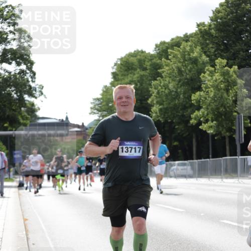 29.06.2025 - hella hamburg halbmarathon Jannik Wohlers http://msf.ph/oto/8139658 29.06.2025 10:04:46 Lombardsbrücke 1863, 2424, 3071, 3413, 3578, 4220, 6059, 6907, 6908, 7302, 7826, 8089, 8999, 9007, 9075, 9165, 11595, 13327, 13717, 14203, 16478, 16847, 17112, 17707, 17818, 18189, 18616, 18617, 19034 meine-sportfotos.de