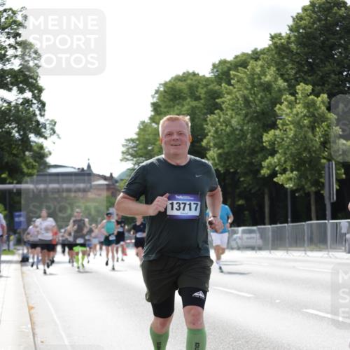 29.06.2025 - hella hamburg halbmarathon Jannik Wohlers http://msf.ph/oto/8139661 29.06.2025 10:04:46 Lombardsbrücke 1863, 2424, 3071, 3413, 3578, 4220, 6059, 6907, 6908, 7302, 7826, 8089, 8999, 9007, 9075, 9165, 11595, 13327, 13717, 14203, 16478, 16847, 17112, 17707, 17818, 18189, 18616, 18617, 19034 meine-sportfotos.de