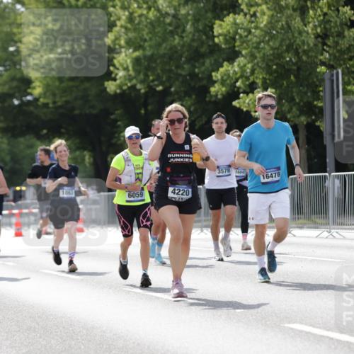 29.06.2025 - hella hamburg halbmarathon Jannik Wohlers http://msf.ph/oto/8139670 29.06.2025 10:04:49 Lombardsbrücke 1863, 2288, 2424, 3071, 3413, 3578, 4220, 6059, 6907, 6908, 7826, 8089, 8999, 9007, 9075, 9165, 9559, 9680, 10694, 12557, 13221, 13327, 13717, 14203, 16478, 16847, 17707, 18189, 18616, 18617, 19034 meine-sportfotos.de