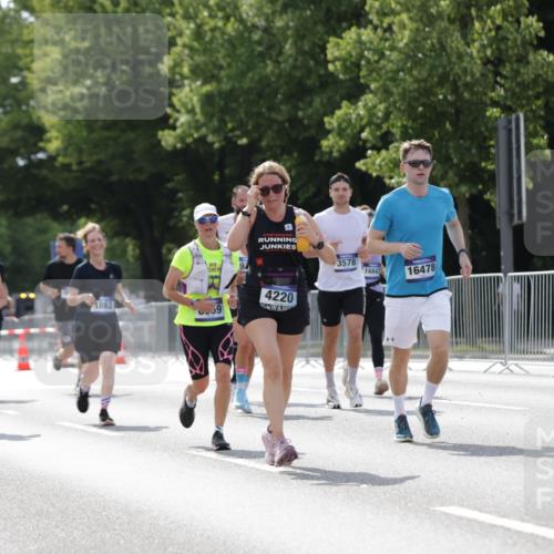 29.06.2025 - hella hamburg halbmarathon Jannik Wohlers http://msf.ph/oto/8139672 29.06.2025 10:04:49 Lombardsbrücke 1863, 2288, 2424, 3071, 3413, 3578, 4220, 6059, 6907, 6908, 7826, 8089, 8999, 9007, 9075, 9165, 9559, 9680, 10694, 12557, 13221, 13327, 13717, 14203, 16478, 16847, 17707, 18189, 18616, 18617, 19034 meine-sportfotos.de