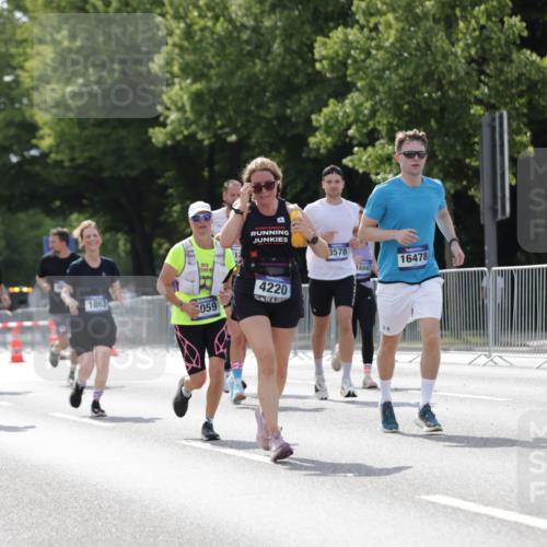 29.06.2025 - hella hamburg halbmarathon Jannik Wohlers http://msf.ph/oto/8139675 29.06.2025 10:04:49 Lombardsbrücke 1863, 2288, 2424, 3071, 3413, 3578, 4220, 6059, 6907, 6908, 7826, 8089, 8999, 9007, 9075, 9165, 9559, 9680, 10694, 12557, 13221, 13327, 13717, 14203, 16478, 16847, 17707, 18189, 18616, 18617, 19034 meine-sportfotos.de