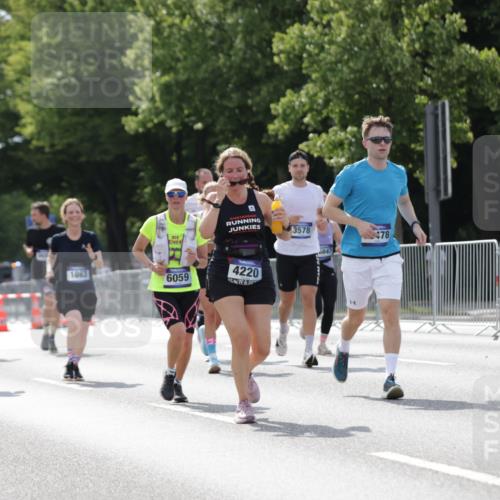 29.06.2025 - hella hamburg halbmarathon Jannik Wohlers http://msf.ph/oto/8139682 29.06.2025 10:04:49 Lombardsbrücke 1863, 2288, 2424, 3071, 3413, 3578, 4220, 6059, 6907, 6908, 7826, 8089, 8999, 9007, 9075, 9165, 9559, 9680, 10694, 12557, 13221, 13327, 13717, 14203, 16478, 16847, 17707, 18189, 18616, 18617, 19034 meine-sportfotos.de
