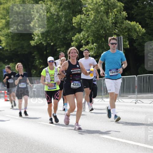 29.06.2025 - hella hamburg halbmarathon Jannik Wohlers http://msf.ph/oto/8139702 29.06.2025 10:04:49 Lombardsbrücke 1863, 2288, 2424, 3071, 3413, 3578, 4220, 6059, 6907, 6908, 7826, 8089, 8999, 9007, 9075, 9165, 9559, 9680, 10694, 12557, 13221, 13327, 13717, 14203, 16478, 16847, 17707, 18189, 18616, 18617, 19034 meine-sportfotos.de