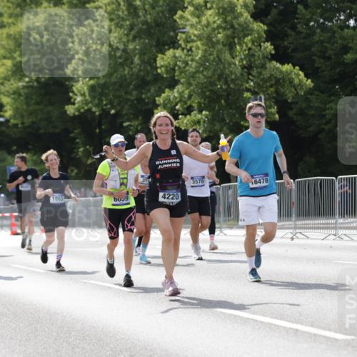 29.06.2025 - hella hamburg halbmarathon Jannik Wohlers http://msf.ph/oto/8139712 29.06.2025 10:04:49 Lombardsbrücke 1863, 2288, 2424, 3071, 3413, 3578, 4220, 6059, 6907, 6908, 7826, 8089, 8999, 9007, 9075, 9165, 9559, 9680, 10694, 12557, 13221, 13327, 13717, 14203, 16478, 16847, 17707, 18189, 18616, 18617, 19034 meine-sportfotos.de