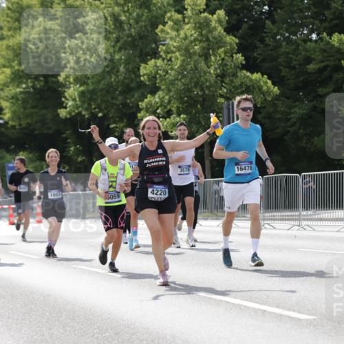 29.06.2025 - hella hamburg halbmarathon Jannik Wohlers http://msf.ph/oto/8139721 29.06.2025 10:04:50 Lombardsbrücke 1863, 2288, 2424, 3071, 3413, 3578, 4220, 6059, 6907, 6908, 7826, 8089, 8999, 9007, 9075, 9165, 9559, 9680, 10694, 12557, 13221, 13327, 13717, 14203, 16092, 16478, 16847, 17707, 18189, 18616, 18617, 19034 meine-sportfotos.de