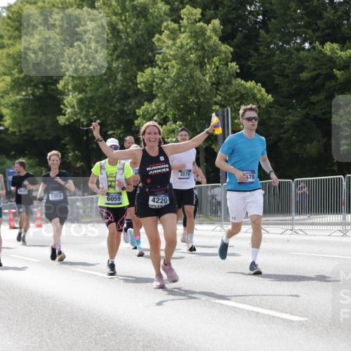 29.06.2025 - hella hamburg halbmarathon Jannik Wohlers http://msf.ph/oto/8139727 29.06.2025 10:04:50 Lombardsbrücke 1863, 2288, 2424, 3071, 3413, 3578, 4220, 6059, 6907, 6908, 7826, 8089, 8999, 9007, 9075, 9165, 9559, 9680, 10694, 12557, 13221, 13327, 13717, 14203, 16092, 16478, 16847, 17707, 18189, 18616, 18617, 19034 meine-sportfotos.de