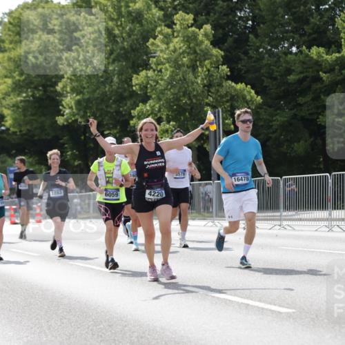 29.06.2025 - hella hamburg halbmarathon Jannik Wohlers http://msf.ph/oto/8139729 29.06.2025 10:04:50 Lombardsbrücke 1863, 2288, 2424, 3071, 3413, 3578, 4220, 6059, 6907, 6908, 7826, 8089, 8999, 9007, 9075, 9165, 9559, 9680, 10694, 12557, 13221, 13327, 13717, 14203, 16092, 16478, 16847, 17707, 18189, 18616, 18617, 19034 meine-sportfotos.de
