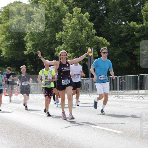 29.06.2025 - hella hamburg halbmarathon Jannik Wohlers http://msf.ph/oto/8139733 29.06.2025 10:04:50 Lombardsbrücke 1863, 2288, 2424, 3071, 3413, 3578, 4220, 6059, 6907, 6908, 7826, 8089, 8999, 9007, 9075, 9165, 9559, 9680, 10694, 12557, 13221, 13327, 13717, 14203, 16092, 16478, 16847, 17707, 18189, 18616, 18617, 19034 meine-sportfotos.de