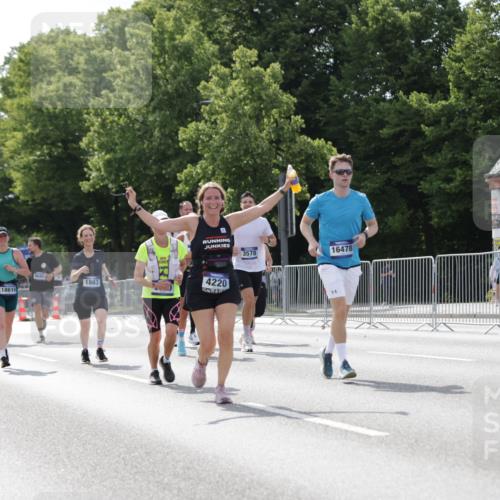 29.06.2025 - hella hamburg halbmarathon Jannik Wohlers http://msf.ph/oto/8139742 29.06.2025 10:04:50 Lombardsbrücke 1863, 2288, 2424, 3071, 3413, 3578, 4220, 6059, 6907, 6908, 7826, 8089, 8999, 9007, 9075, 9165, 9559, 9680, 10694, 12557, 13221, 13327, 13717, 14203, 16092, 16478, 16847, 17707, 18189, 18616, 18617, 19034 meine-sportfotos.de