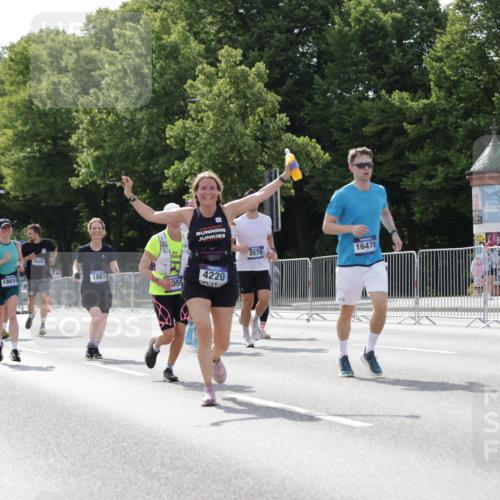 29.06.2025 - hella hamburg halbmarathon Jannik Wohlers http://msf.ph/oto/8139757 29.06.2025 10:04:50 Lombardsbrücke 1863, 2288, 2424, 3071, 3413, 3578, 4220, 6059, 6907, 6908, 7826, 8089, 8999, 9007, 9075, 9165, 9559, 9680, 10694, 12557, 13221, 13327, 13717, 14203, 16092, 16478, 16847, 17707, 18189, 18616, 18617, 19034 meine-sportfotos.de
