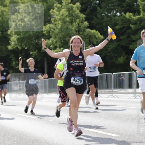 29.06.2025 - hella hamburg halbmarathon Jannik Wohlers http://msf.ph/oto/8139761 29.06.2025 10:04:51 Lombardsbrücke 1863, 2288, 3071, 3413, 3578, 4220, 6059, 6907, 6908, 7826, 8089, 8999, 9007, 9075, 9165, 9559, 9680, 10694, 12557, 13221, 13327, 13717, 14203, 16092, 16478, 16847, 17707, 18189, 18616, 18617, 19034 meine-sportfotos.de