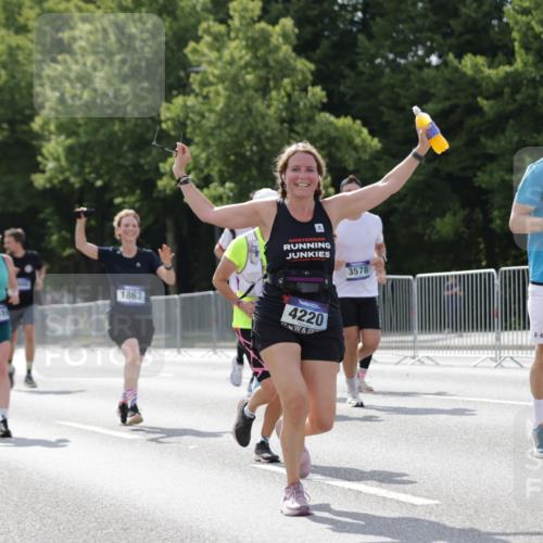 29.06.2025 - hella hamburg halbmarathon Jannik Wohlers http://msf.ph/oto/8139766 29.06.2025 10:04:51 Lombardsbrücke 1863, 2288, 3071, 3413, 3578, 4220, 6059, 6907, 6908, 7826, 8089, 8999, 9007, 9075, 9165, 9559, 9680, 10694, 12557, 13221, 13327, 13717, 14203, 16092, 16478, 16847, 17707, 18189, 18616, 18617, 19034 meine-sportfotos.de