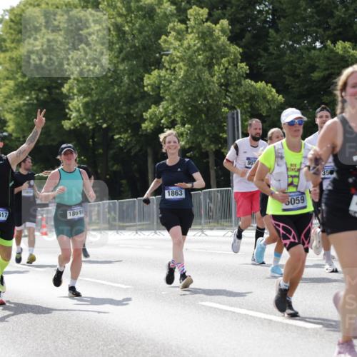 29.06.2025 - hella hamburg halbmarathon Jannik Wohlers http://msf.ph/oto/8139775 29.06.2025 10:04:52 Lombardsbrücke 1863, 2288, 2298, 3578, 4220, 5073, 6059, 6907, 6908, 7826, 8999, 9007, 9075, 9165, 9559, 9680, 10694, 12557, 13221, 13327, 13717, 14203, 16092, 16478, 16847, 17707, 18189, 18616, 18617, 19034 meine-sportfotos.de