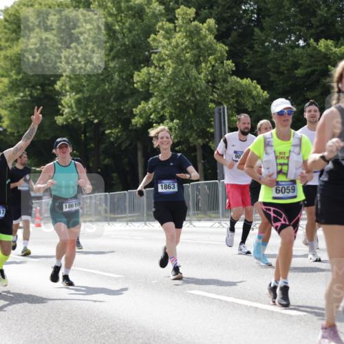 29.06.2025 - hella hamburg halbmarathon Jannik Wohlers http://msf.ph/oto/8139779 29.06.2025 10:04:52 Lombardsbrücke 1863, 2288, 2298, 3578, 4220, 5073, 6059, 6907, 6908, 7826, 8999, 9007, 9075, 9165, 9559, 9680, 10694, 12557, 13221, 13327, 13717, 14203, 16092, 16478, 16847, 17707, 18189, 18616, 18617, 19034 meine-sportfotos.de