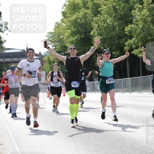 29.06.2025 - hella hamburg halbmarathon Jannik Wohlers http://msf.ph/oto/8139782 29.06.2025 10:04:52 Lombardsbrücke 1863, 2288, 2298, 3578, 4220, 5073, 6059, 6907, 6908, 7826, 8999, 9007, 9075, 9165, 9559, 9680, 10694, 12557, 13221, 13327, 13717, 14203, 16092, 16478, 16847, 17707, 18189, 18616, 18617, 19034 meine-sportfotos.de