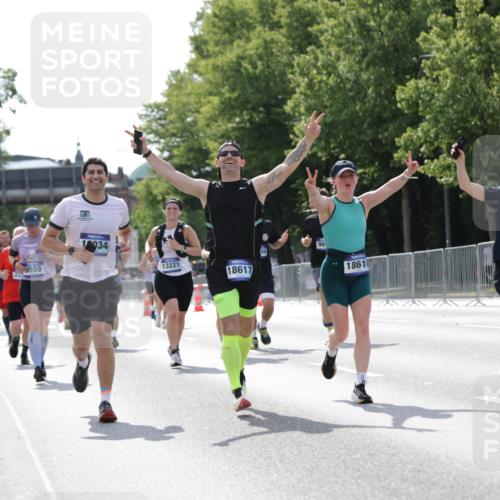 29.06.2025 - hella hamburg halbmarathon Jannik Wohlers http://msf.ph/oto/8139785 29.06.2025 10:04:52 Lombardsbrücke 1863, 2288, 2298, 3578, 4220, 5073, 6059, 6907, 6908, 7826, 8999, 9007, 9075, 9165, 9559, 9680, 10694, 12557, 13221, 13327, 13717, 14203, 16092, 16478, 16847, 17707, 18189, 18616, 18617, 19034 meine-sportfotos.de