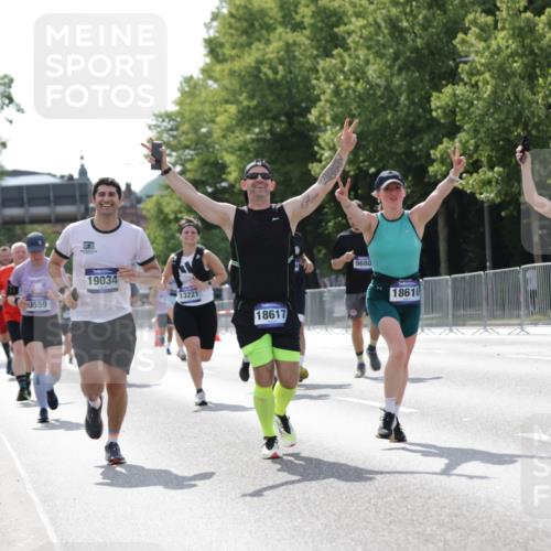 29.06.2025 - hella hamburg halbmarathon Jannik Wohlers http://msf.ph/oto/8139794 29.06.2025 10:04:52 Lombardsbrücke 1863, 2288, 2298, 3578, 4220, 5073, 6059, 6907, 6908, 7826, 8999, 9007, 9075, 9165, 9559, 9680, 10694, 12557, 13221, 13327, 13717, 14203, 16092, 16478, 16847, 17707, 18189, 18616, 18617, 19034 meine-sportfotos.de