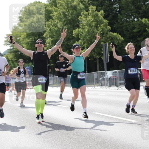 29.06.2025 - hella hamburg halbmarathon Jannik Wohlers http://msf.ph/oto/8139800 29.06.2025 10:04:53 Lombardsbrücke 1863, 2288, 2298, 3578, 4014, 4220, 5073, 6059, 6907, 6908, 7826, 8999, 9007, 9075, 9165, 9559, 9680, 10694, 11784, 12557, 13221, 13717, 14203, 16092, 16478, 16847, 17707, 18616, 18617, 19034 meine-sportfotos.de