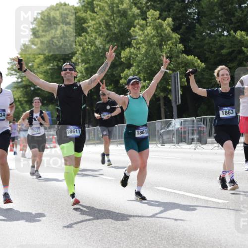 29.06.2025 - hella hamburg halbmarathon Jannik Wohlers http://msf.ph/oto/8139807 29.06.2025 10:04:53 Lombardsbrücke 1863, 2288, 2298, 3578, 4014, 4220, 5073, 6059, 6907, 6908, 7826, 8999, 9007, 9075, 9165, 9559, 9680, 10694, 11784, 12557, 13221, 13717, 14203, 16092, 16478, 16847, 17707, 18616, 18617, 19034 meine-sportfotos.de