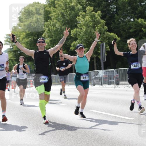 29.06.2025 - hella hamburg halbmarathon Jannik Wohlers http://msf.ph/oto/8139811 29.06.2025 10:04:53 Lombardsbrücke 1863, 2288, 2298, 3578, 4014, 4220, 5073, 6059, 6907, 6908, 7826, 8999, 9007, 9075, 9165, 9559, 9680, 10694, 11784, 12557, 13221, 13717, 14203, 16092, 16478, 16847, 17707, 18616, 18617, 19034 meine-sportfotos.de