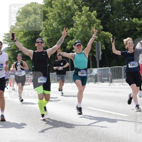 29.06.2025 - hella hamburg halbmarathon Jannik Wohlers http://msf.ph/oto/8139814 29.06.2025 10:04:53 Lombardsbrücke 1863, 2288, 2298, 3578, 4014, 4220, 5073, 6059, 6907, 6908, 7826, 8999, 9007, 9075, 9165, 9559, 9680, 10694, 11784, 12557, 13221, 13717, 14203, 16092, 16478, 16847, 17707, 18616, 18617, 19034 meine-sportfotos.de