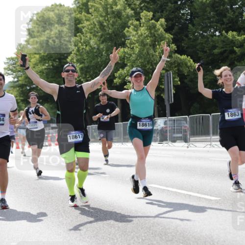 29.06.2025 - hella hamburg halbmarathon Jannik Wohlers http://msf.ph/oto/8139818 29.06.2025 10:04:53 Lombardsbrücke 1863, 2288, 2298, 3578, 4014, 4220, 5073, 6059, 6907, 6908, 7826, 8999, 9007, 9075, 9165, 9559, 9680, 10694, 11784, 12557, 13221, 13717, 14203, 16092, 16478, 16847, 17707, 18616, 18617, 19034 meine-sportfotos.de