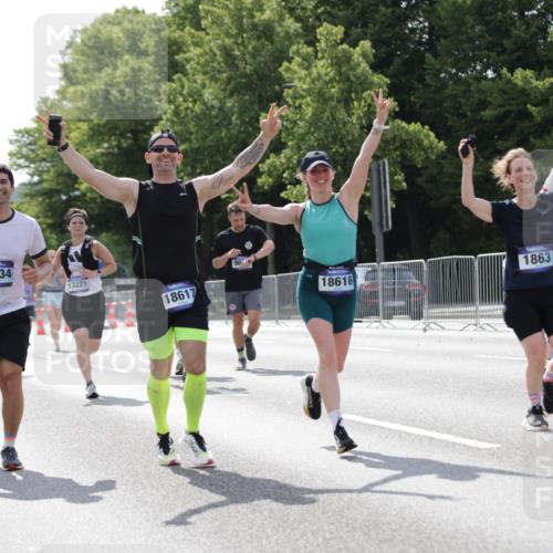 29.06.2025 - hella hamburg halbmarathon Jannik Wohlers http://msf.ph/oto/8139823 29.06.2025 10:04:53 Lombardsbrücke 1863, 2288, 2298, 3578, 4014, 4220, 5073, 6059, 6907, 6908, 7826, 8999, 9007, 9075, 9165, 9559, 9680, 10694, 11784, 12557, 13221, 13717, 14203, 16092, 16478, 16847, 17707, 18616, 18617, 19034 meine-sportfotos.de
