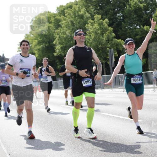 29.06.2025 - hella hamburg halbmarathon Jannik Wohlers http://msf.ph/oto/8139824 29.06.2025 10:04:54 Lombardsbrücke 1863, 1981, 2288, 2298, 3578, 4014, 4220, 5073, 6059, 6907, 6908, 7826, 8999, 9007, 9075, 9165, 9559, 9680, 10694, 11784, 12557, 13221, 13717, 14203, 16092, 16478, 16847, 17707, 18616, 18617, 19034 meine-sportfotos.de