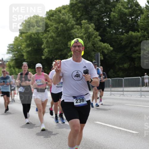29.06.2025 - hella hamburg halbmarathon Jannik Wohlers http://msf.ph/oto/8139827 29.06.2025 10:42:46 Lombardsbrücke 1149, 1467, 1788, 1816, 2103, 2158, 2267, 2361, 2971, 3074, 3329, 3518, 3638, 3764, 4056, 4177, 4302, 4680, 5067, 5268, 5610, 5720, 5755, 5967, 7043, 7461, 7872, 8184, 8435, 8795, 8991, 9072, 9304, 9644, 9976, 10180, 10536, 11093, 11443, 11649, 11671, 12485, 12603, 13049, 13417, 13526, 13676, 13684, 13685, 13786, 13852, 15246, 15509, 15514, 15717, 16055, 16263, 16264, 16789, 16840, 17609, 17921, 18434, 18435, 18540, 18898, 19031, 19115 meine-sportfotos.de