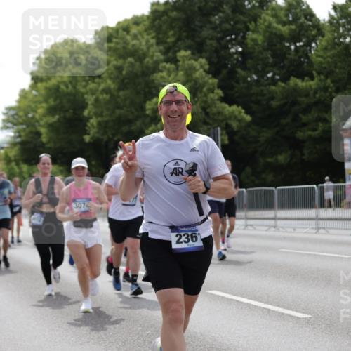 29.06.2025 - hella hamburg halbmarathon Jannik Wohlers http://msf.ph/oto/8139838 29.06.2025 10:42:47 Lombardsbrücke 1149, 1467, 1788, 1816, 2103, 2158, 2267, 2361, 2971, 3074, 3329, 3518, 3638, 4056, 4177, 4302, 4680, 5067, 5268, 5610, 5720, 5755, 5967, 7043, 7461, 7872, 8184, 8435, 8795, 8991, 9072, 9304, 9644, 9976, 10180, 10536, 11093, 11443, 11649, 11671, 12485, 12603, 13417, 13526, 13676, 13684, 13685, 13786, 13852, 15246, 15509, 15514, 15717, 16055, 16263, 16264, 16789, 16840, 17609, 17921, 18434, 18435, 18540, 18898, 19031, 19115 meine-sportfotos.de