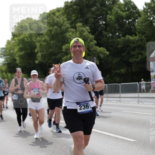 29.06.2025 - hella hamburg halbmarathon Jannik Wohlers http://msf.ph/oto/8139843 29.06.2025 10:42:47 Lombardsbrücke 1149, 1467, 1788, 1816, 2103, 2158, 2267, 2361, 2971, 3074, 3329, 3518, 3638, 4056, 4177, 4302, 4680, 5067, 5268, 5610, 5720, 5755, 5967, 7043, 7461, 7872, 8184, 8435, 8795, 8991, 9072, 9304, 9644, 9976, 10180, 10536, 11093, 11443, 11649, 11671, 12485, 12603, 13417, 13526, 13676, 13684, 13685, 13786, 13852, 15246, 15509, 15514, 15717, 16055, 16263, 16264, 16789, 16840, 17609, 17921, 18434, 18435, 18540, 18898, 19031, 19115 meine-sportfotos.de